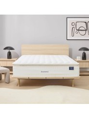 Vista del colchón Marmota Superluxe en el dormitorio, con su imponente altura premium de ±32 cm.