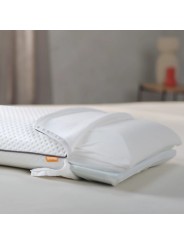 Funda transpirable de la almohada Emma Original Adapt abierta para retirar o añadir capas internas.