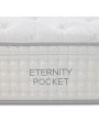 Bordado del modelo Flex Eternity Pocket en la platabanda lateral.