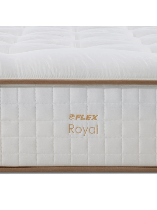 Bordado del logotipo Flex Royal en la platabanda del colchón.
